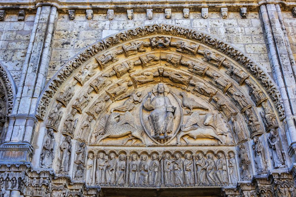 On the royal portal of the west façade, elaborate sculptural reliefs depict religious scenes. Christ is enveloped in an ellipse called a mandorla, symbolizing his divinity. Symbols representing the evangelists surround him. (Kiev.Victor/Shutterstock)