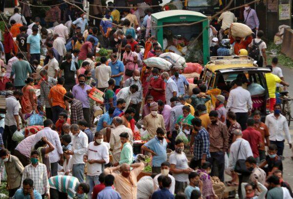 People shop at a crowded marketplace in Mumbai, India, on April 5, 2021. (Niharika Kulkarni/Reuters)