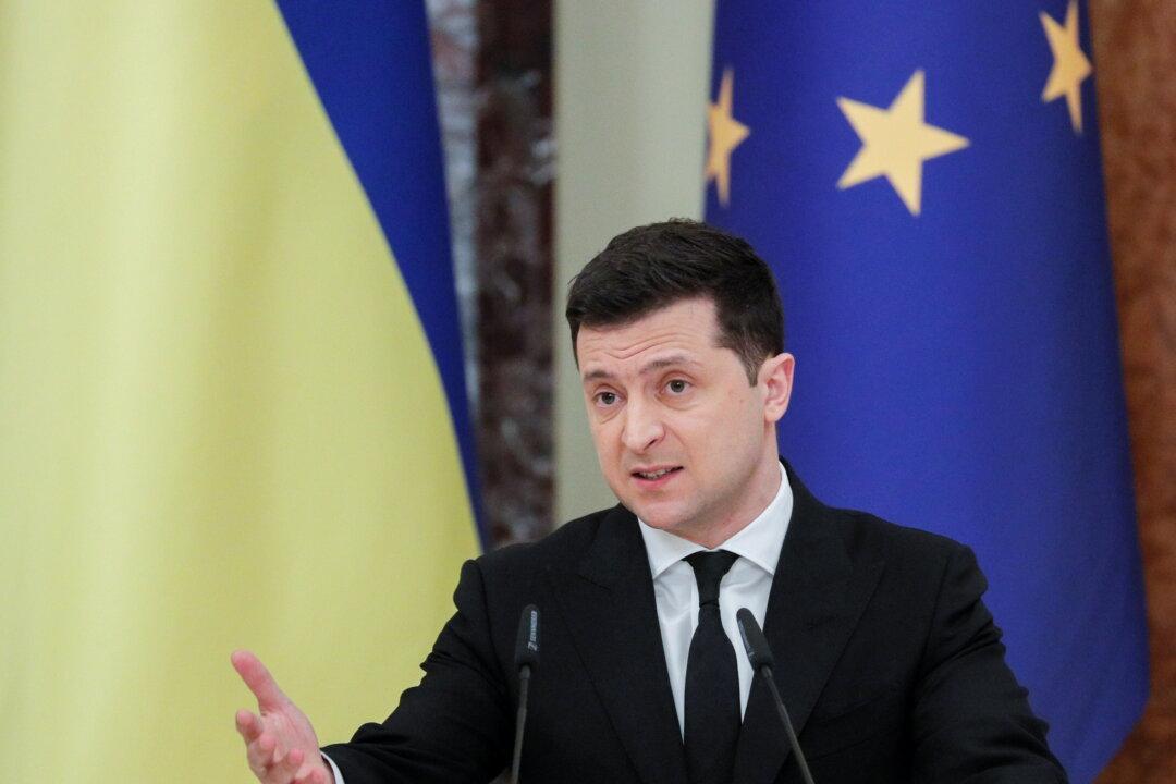 Ukraine Calls for Path Into NATO After Russia Masses Troops