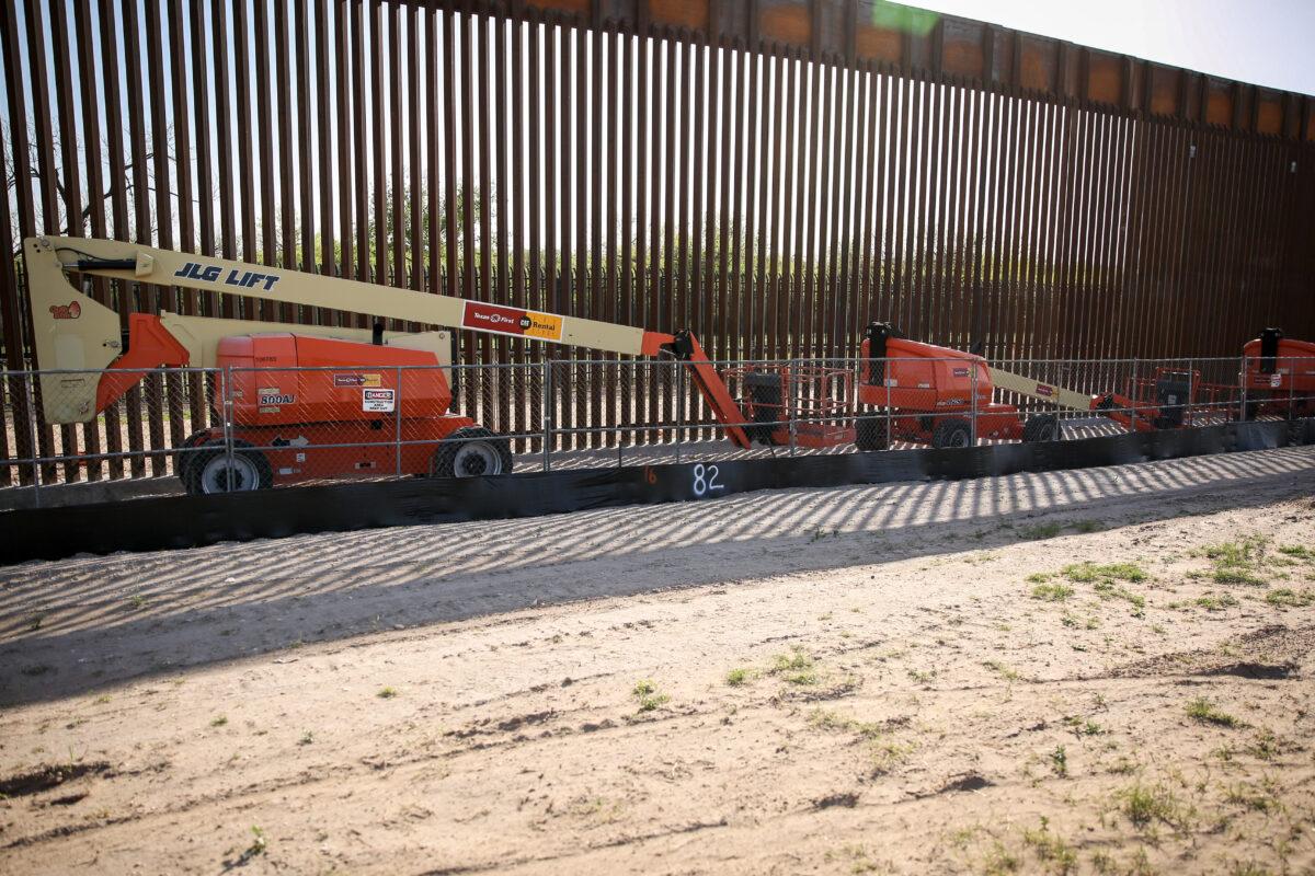 Unfinished border fence at Del Rio, Texas, on March 31, 2021. (Charlotte Cuthbertson/The Epoch Times)