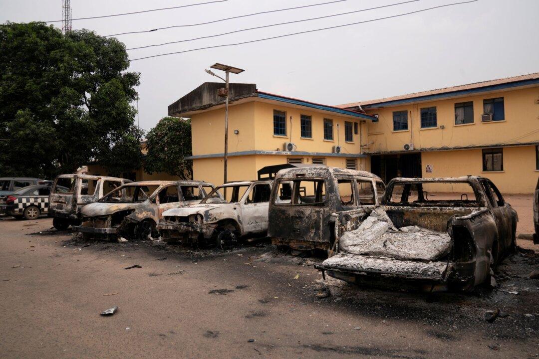 Gunmen Free More Than 1,800 Inmates in Attack on Nigerian Prison