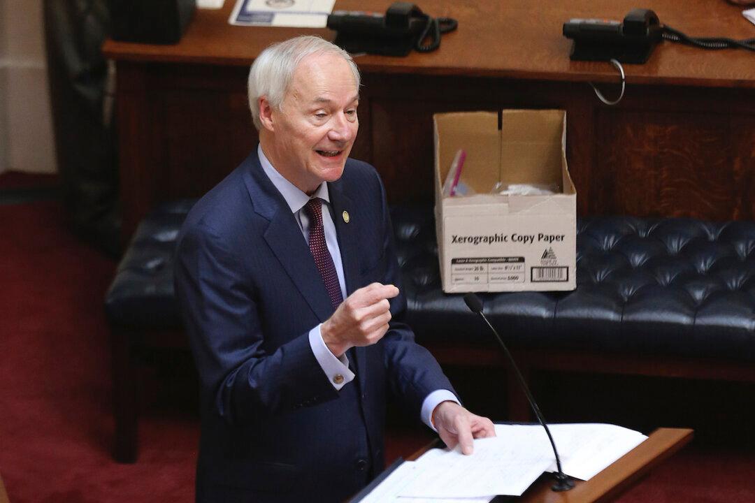 Arkansas Governor Seeks to Lift Ban on School Mask Mandate