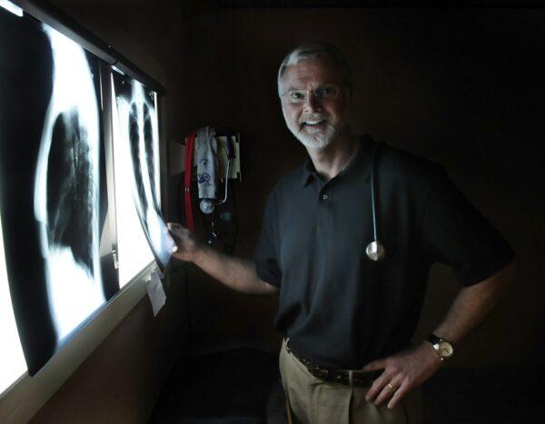 Dr. Robert Lesslie in Rock Hill, S.C., on March 12, 2009. (John D. Simmons/The Charlotte Observer via AP)