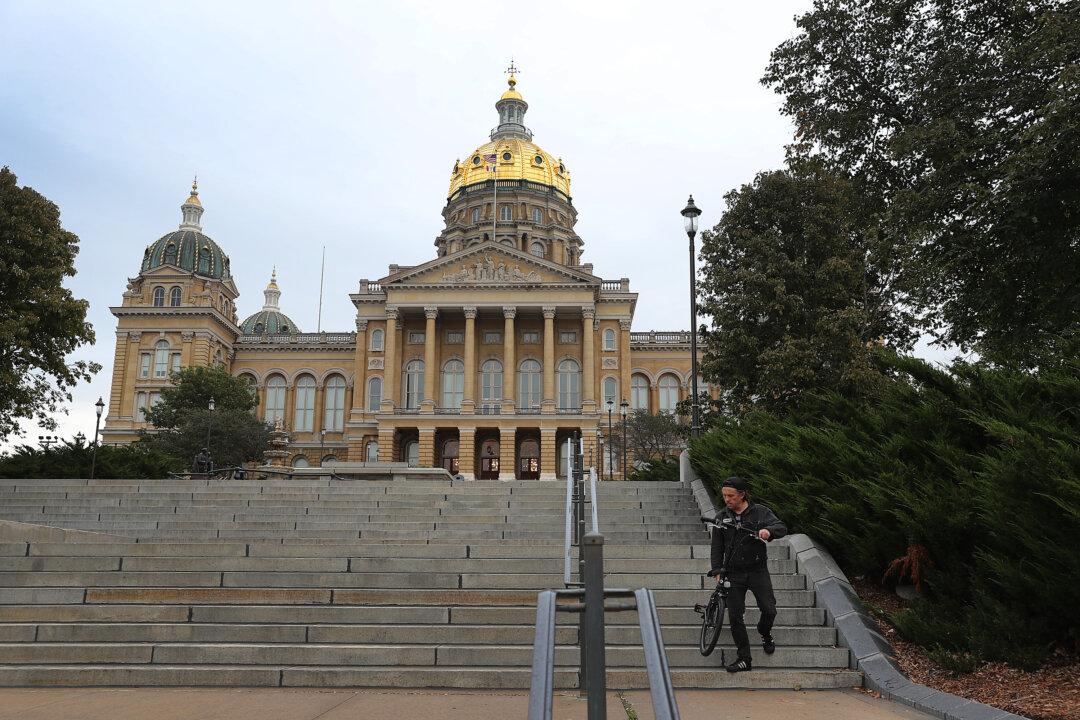 Iowa Troopers Arrest BLM Activist as Group Rallies Against Bills Increasing Protest-Related Penalties
