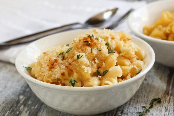 Eveland's recipe makes creamy, scoopable portions, layered with at least three types of cheeses and a panko topping. (vm2002/shutterstock)