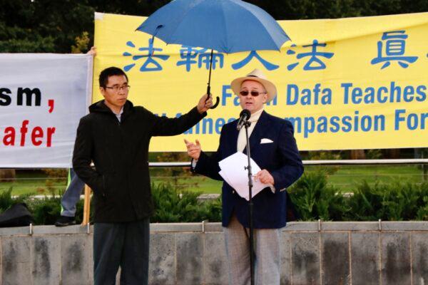 Falun Gong practitioner Marc Bateman speaks at a Falun Dafa rally in Bendigo, Victoria, in Australia on April 10, 2021. (The Epoch Times)