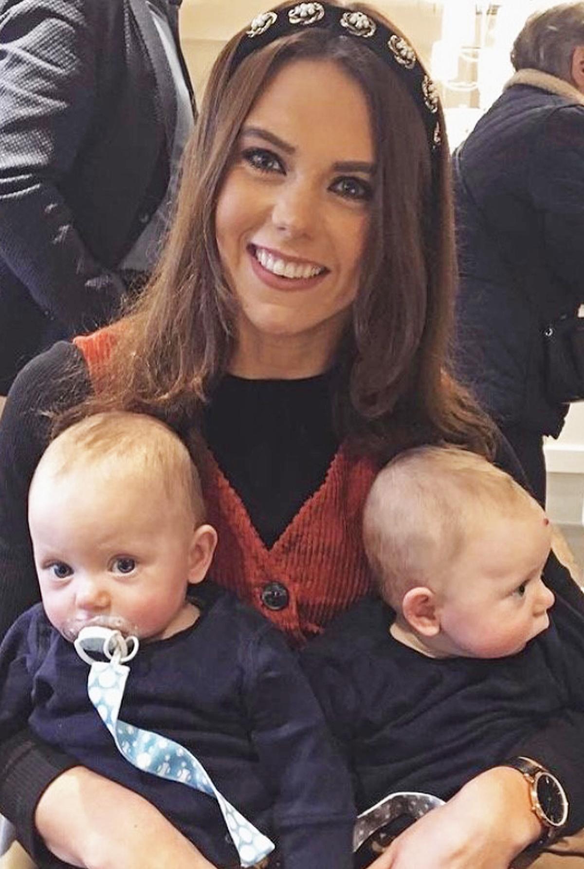 Kirsten Stevens with her identical twin boys. (Caters News)