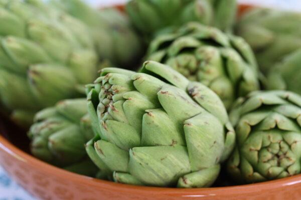 Spring is the best time to take advantage of fresh artichokes, especially the tender baby ones. (Victoria de la Maza)