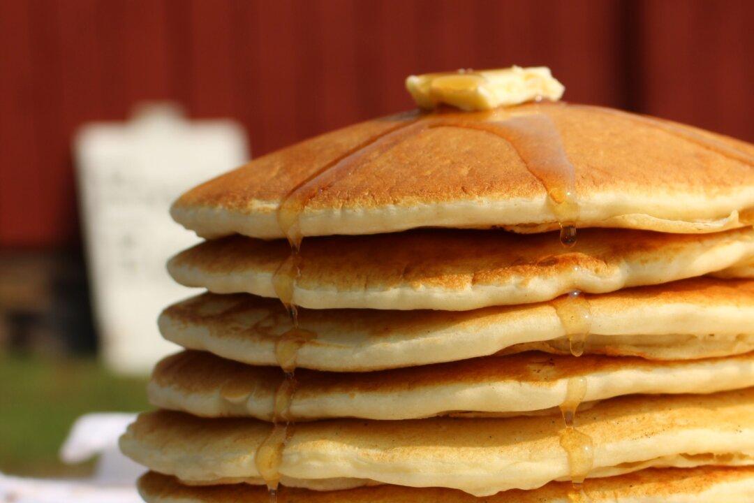 Book Review: ‘Pancakes Make People Happy’