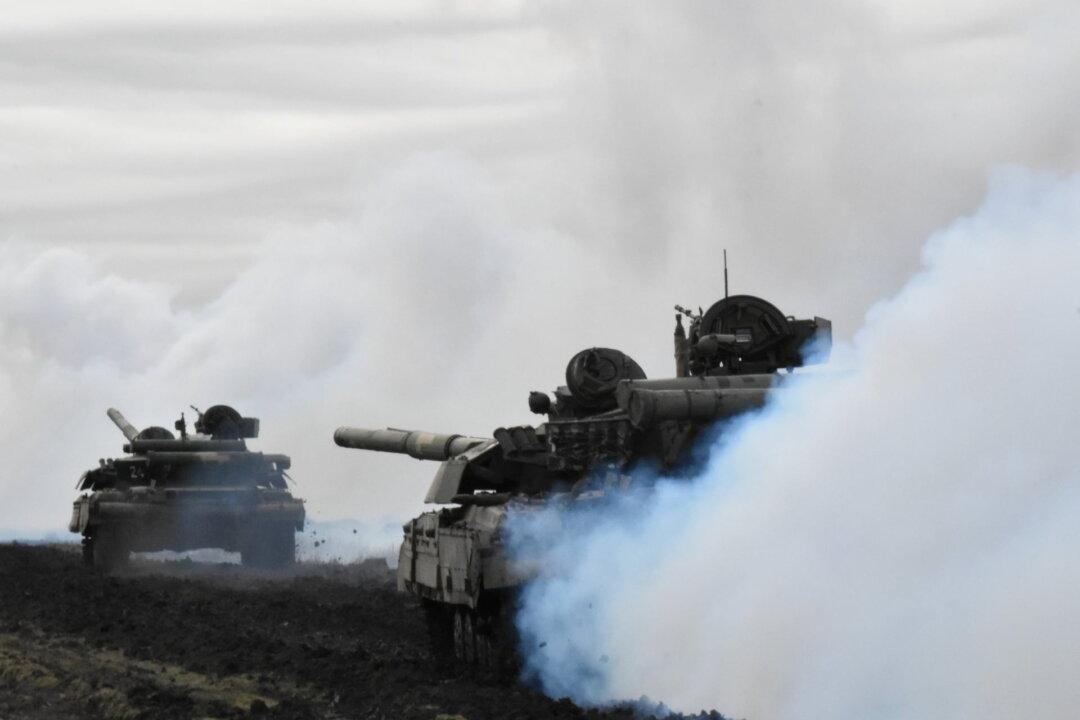 Russia, Ukraine Hold Military Drills, NATO Criticizes Russian Troop Build-Up