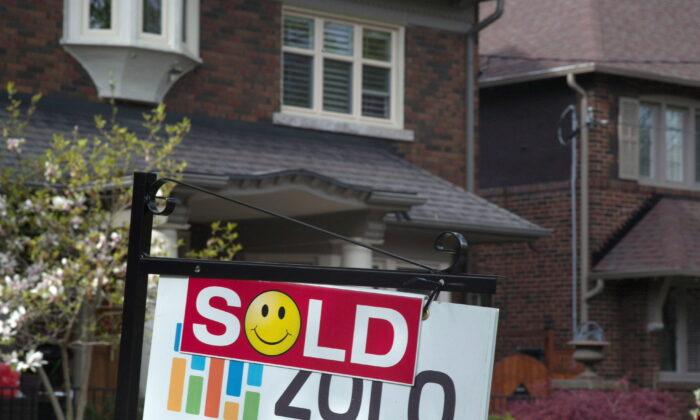 Canada Grapples With Familiar Housing Bubble as Demand Surges Amid COVID Measures