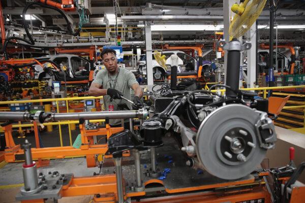  Workers assemble Ford vehicles at the Chicago Assembly Plant in Chicago, Ill., on June 24, 2019. (Scott Olson/Getty Images)