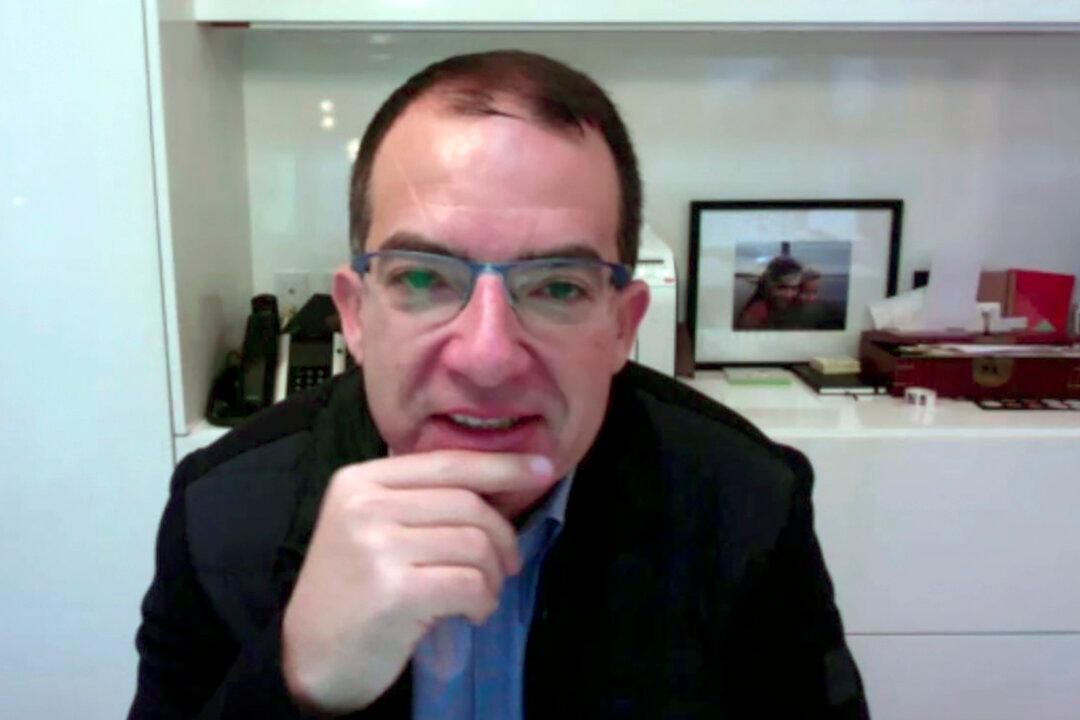 Moderna CEO: Booster Shot Against COVID-19 Might Be Available by the Fall