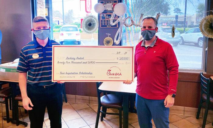 Chick-fil-A Employee Quit School to Care for Mom With Cancer–So Chain Gifts Him $25,000 Scholarship