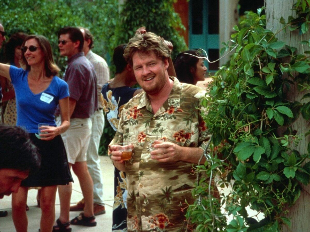 Steve (Donal Logue, center) scopes out "the talent" at a party, in "The Tao of Steve." (Thunderhead Productions)