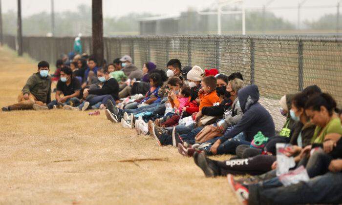 Amid Federal Inaction, Texans Push for Control of Own Border