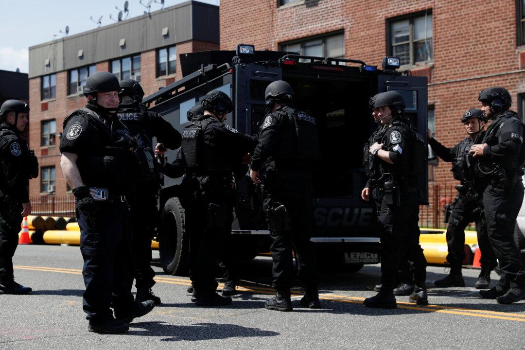 Police: 1 Killed, 2 Wounded in Shooting at NY Grocery Store