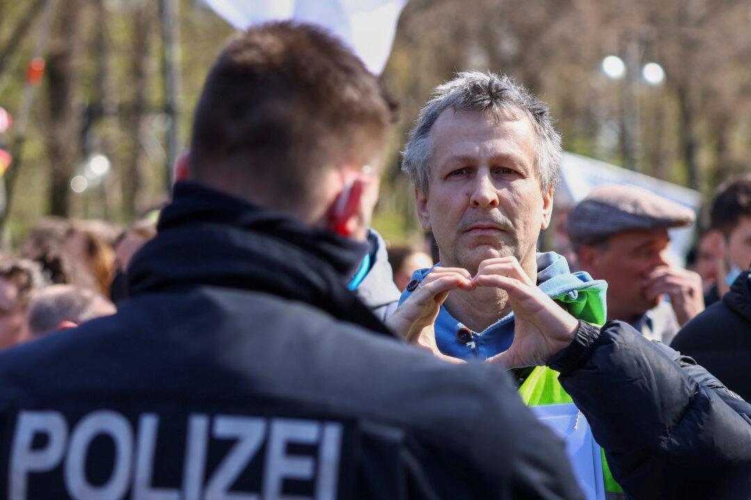 German Police Clash With Anti-Lockdown Protesters