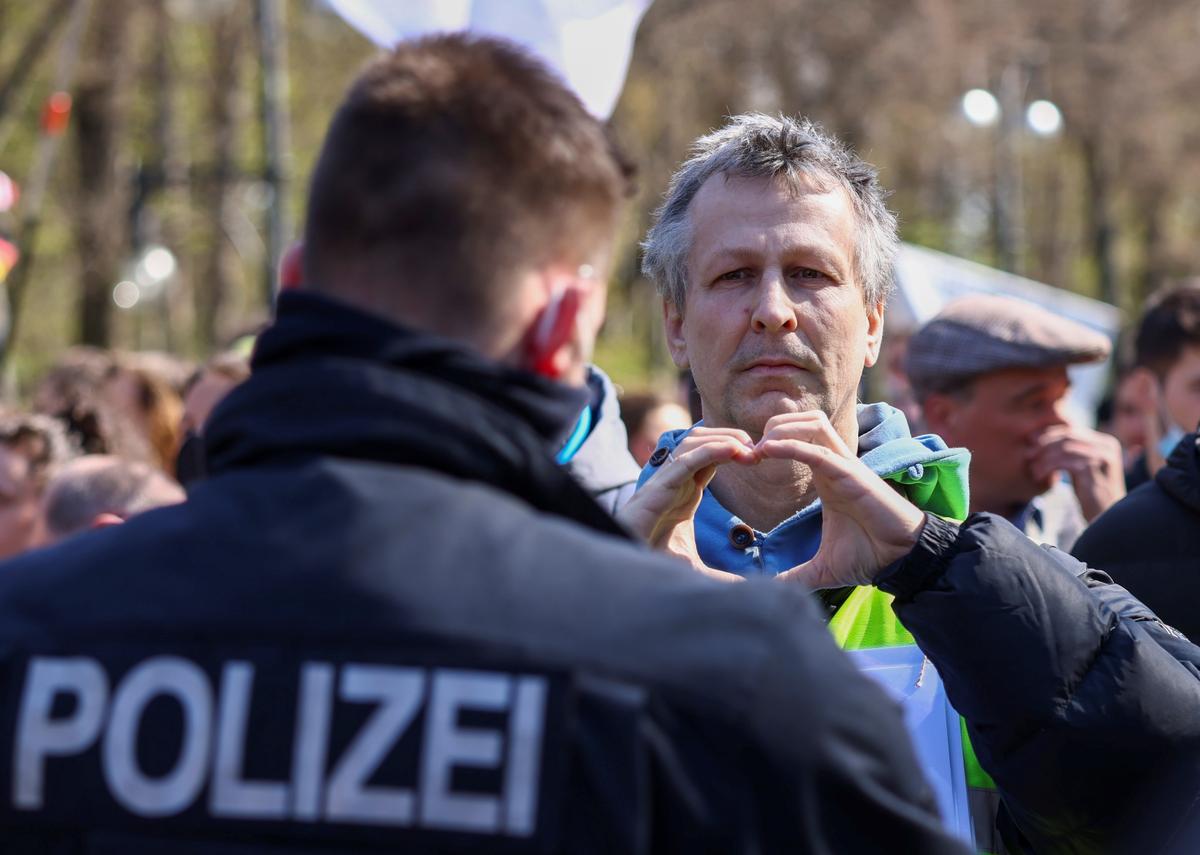 German Police Clash With Anti-Lockdown Protesters