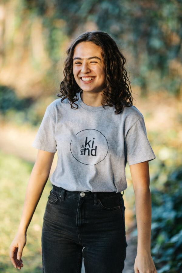 Rebekah Robeck, 16, launched an initiative called Let's Be Kind to encourage others to exercise kindness. (Courtesy of Cristina Robeck)