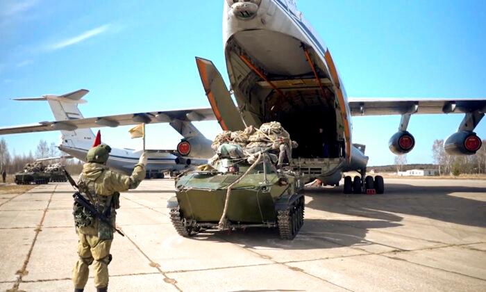 Russia Orders Troop Pullback, but Keeps Weapons Near Ukraine