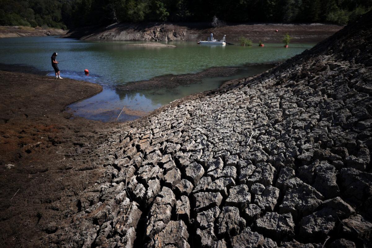 Dry cracked earth is visible along the banks of Phoenix Lake in Ross, Calif., on April 21, 2021. (Justin Sullivan/Getty Images)
