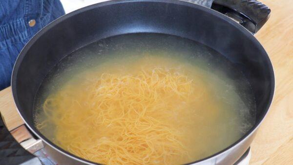 Boil the noodles until al dente. (CiCi Li)