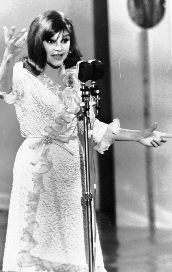 Italian singer Maria Ilva Biolcati, knowsn as Milva, performing in Milan, northern Italy, in 1965. (AP/stf)
