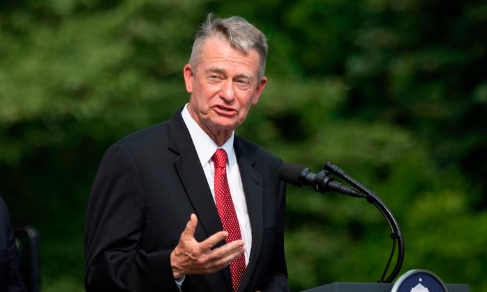 Idaho Governor Signs Texas-Style Abortion Ban, but Expresses Concerns