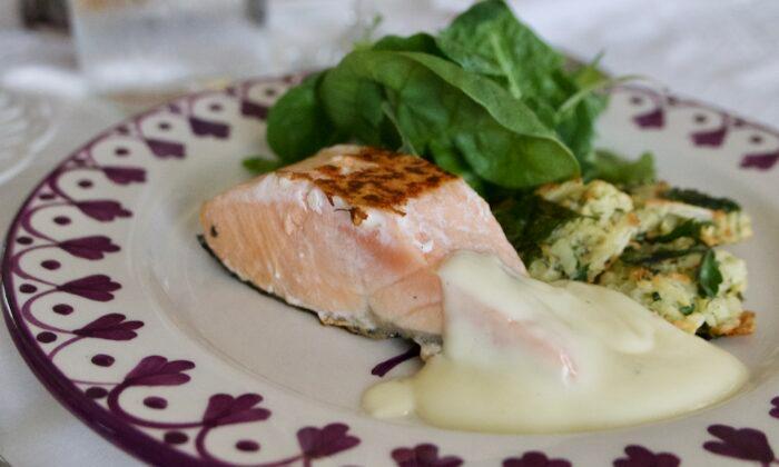Pan-Seared Salmon With Faux Hollandaise