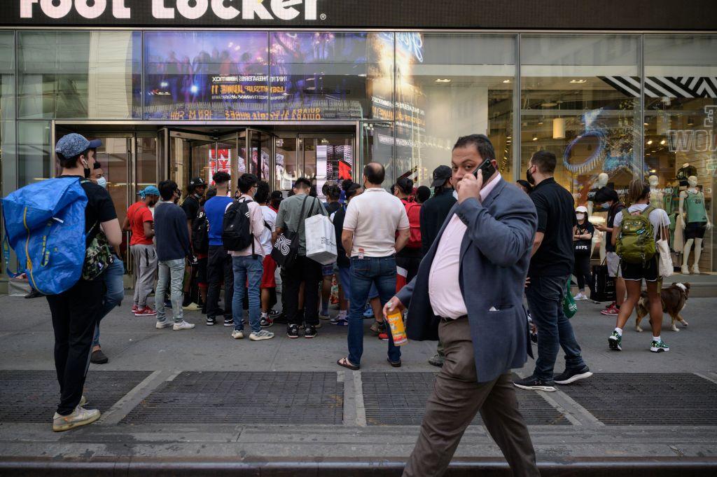 Shoppers line up outside a shoe store in New York on May 19, 2021. (Ed Jones/AFP via Getty Images)