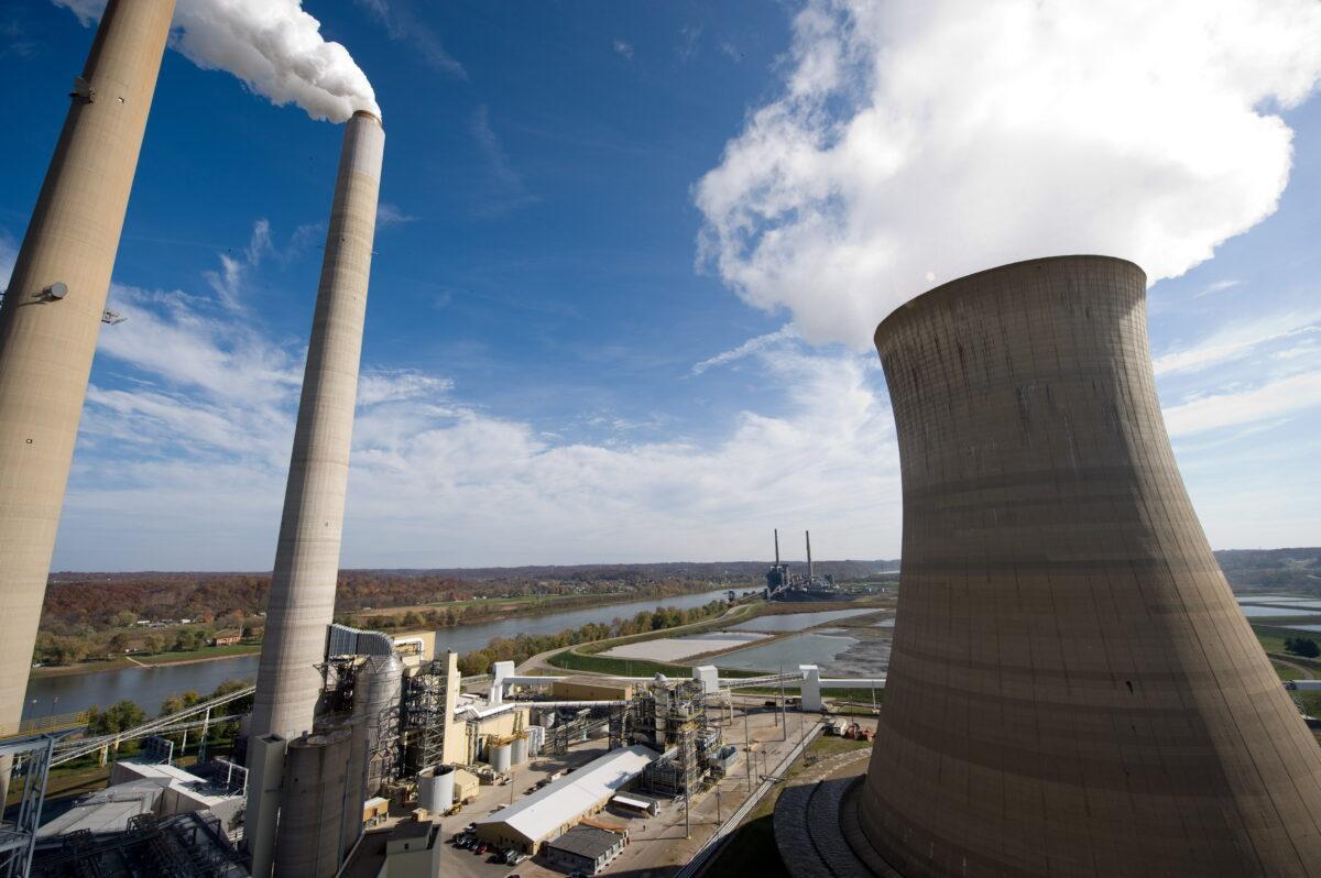 American Electric Power's (AEP) Mountaineer coal power plant, including cooling tower and stacks in New Haven, W.Va., on Oct. 30, 2009. (Saul Loeb/AFP via Getty Images)