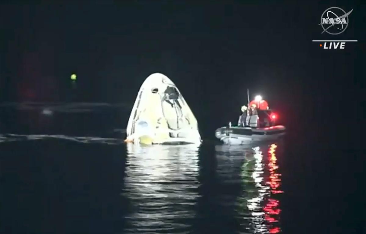SpaceX Returns 4 Astronauts to Earth; Rare Night Splashdown
