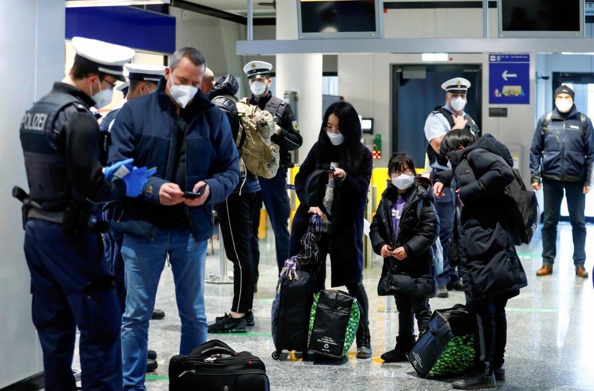 Federal police officers check air passengers arriving from Britain at Frankfurt Airport, as the spread of COVID-19 continues, in Frankfurt, Germany, on Jan. 30, 2021. (Ralph Orlowski/Reuters)