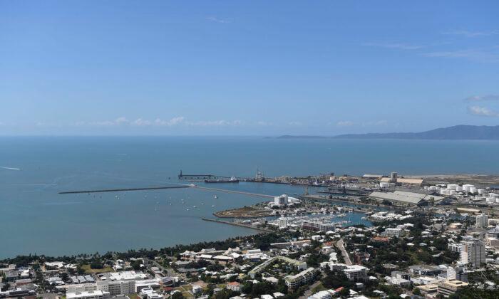Crewman of Ship Flees Quarantine at Aussie Port as 12 More Claim Asylum