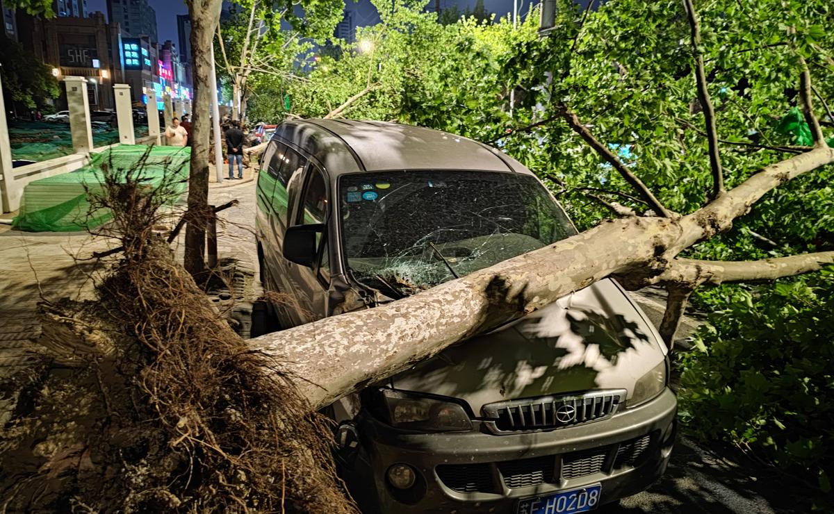 Violent Storm Kills at Least 11 in East China