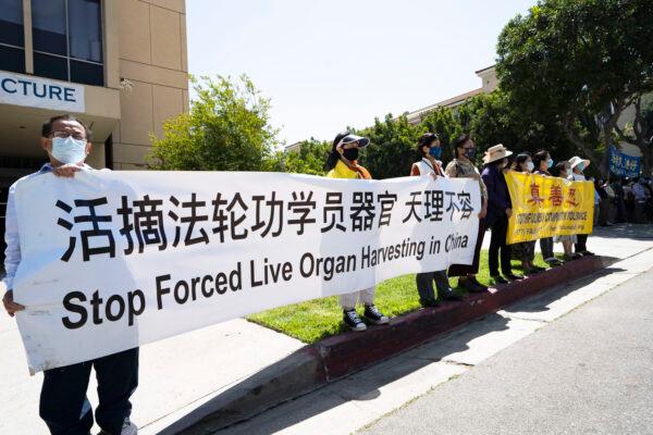 Falun Gong practitioners hold banners at a rally calling for the halt to a slanderous media campaign in Hong Kong, in front of the Chinese consulate in Los Angeles on May 3, 2021. (Debora Cheng/The Epoch Times)