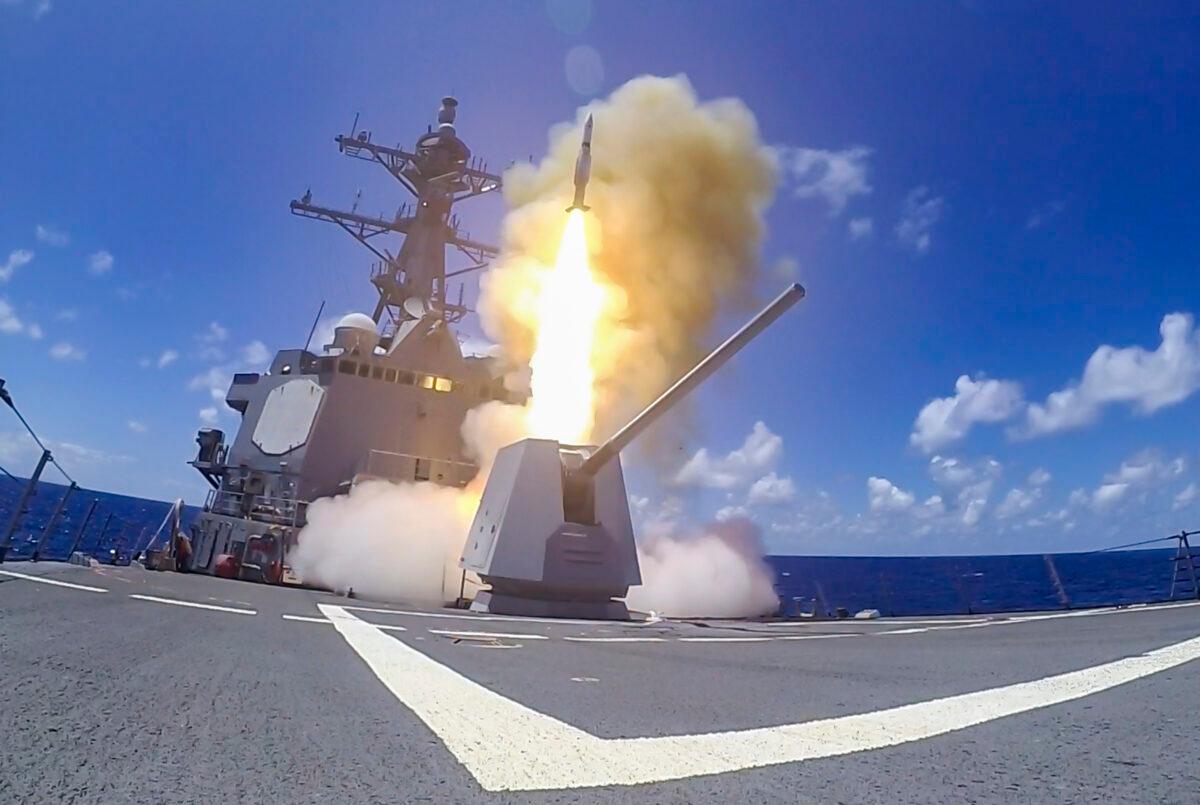 The guided-missile destroyer USS Chung-Hoon (DDG 93) launches an SM-2 missile during exercise Rim of the Pacific 2020 on Aug. 26, 2020. (Mass Communication Specialist 1st Class Devin M. Langer/U.S. Navy)