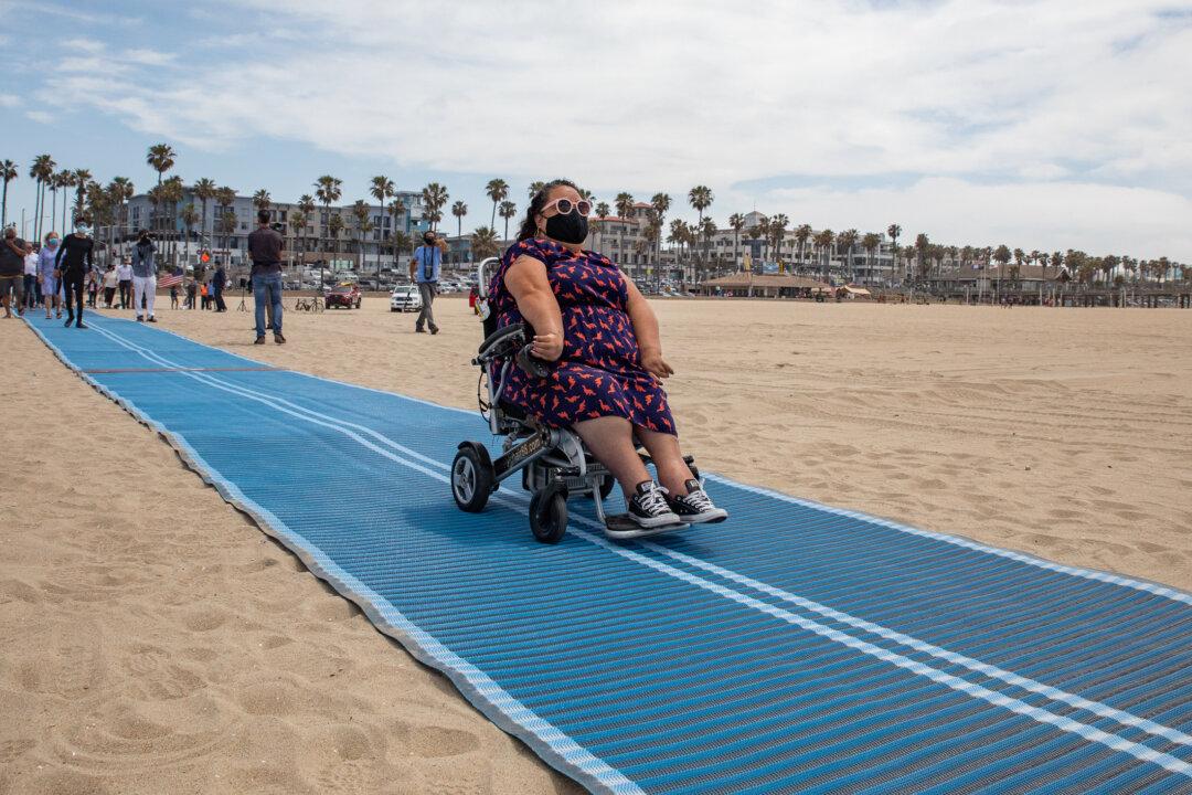 Huntington Beach Unveils New Mat for Disabled Beachgoers