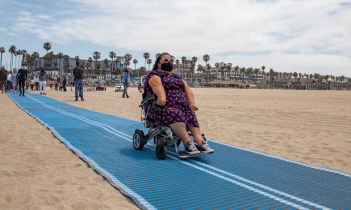Huntington Beach Unveils New Mat for Disabled Beachgoers 