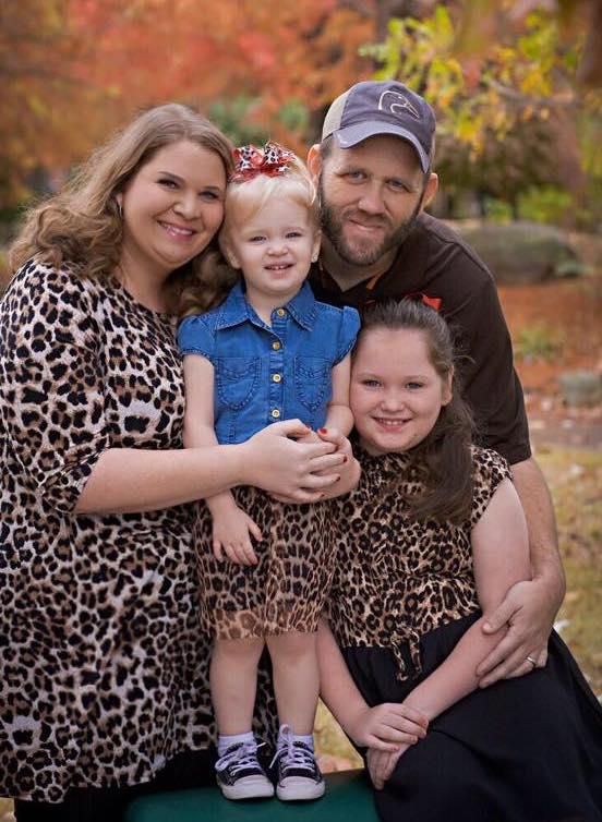 Raelynn Nast with her family. (Courtesy of <a href="https://www.gofundme.com/f/funeral-expenses-davey-nast">Lacey Lee Nast</a>)