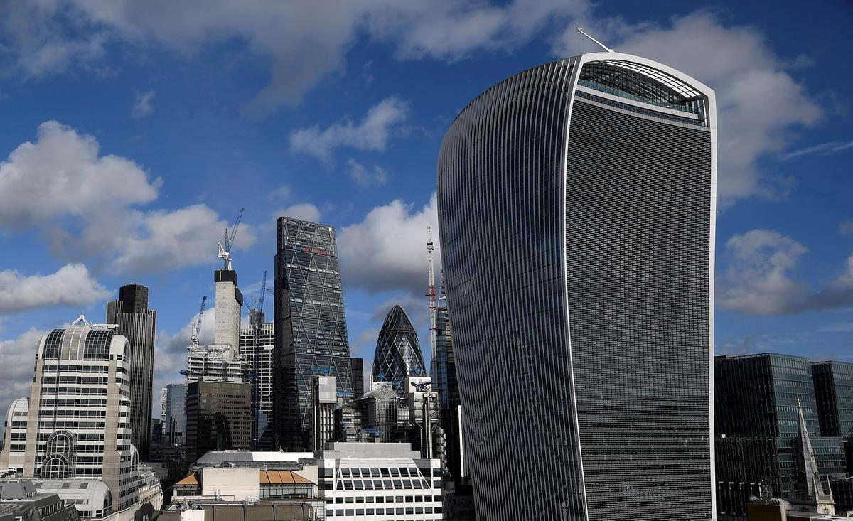 Lockdowns Push London Firms Toward ‘Long-Term Shift’ of Hybrid Working