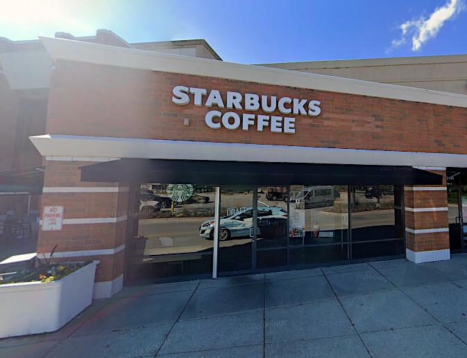 Starbucks in Edens Plaza, Wilmette, Illinois. (Screenshot/<a href="https://www.google.com/maps/@42.081599,-87.7564793,3a,90y,266.1h,94.82t/data=!3m6!1e1!3m4!1sipxm2vjX7eIge0pnXEzHyw!2e0!7i16384!8i8192">Google Maps</a>)