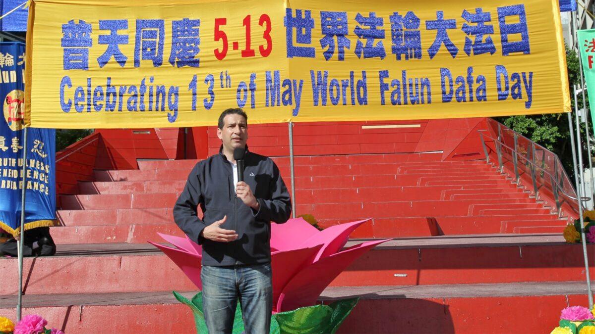  Rick Garotti, Banyule Council Mayor, speaks at the World Falun Dafa Day event in Melbourne, Australia, on May 8, 2021. (Chen Ming/Epoch Times)