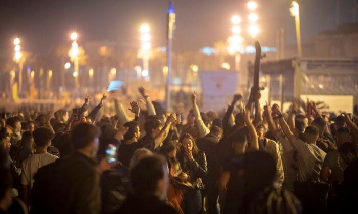Street Parties Celebrate End of Spain’s State of Emergency