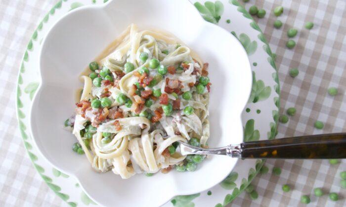 Fettuccine With Cream, Peas, and Bacon