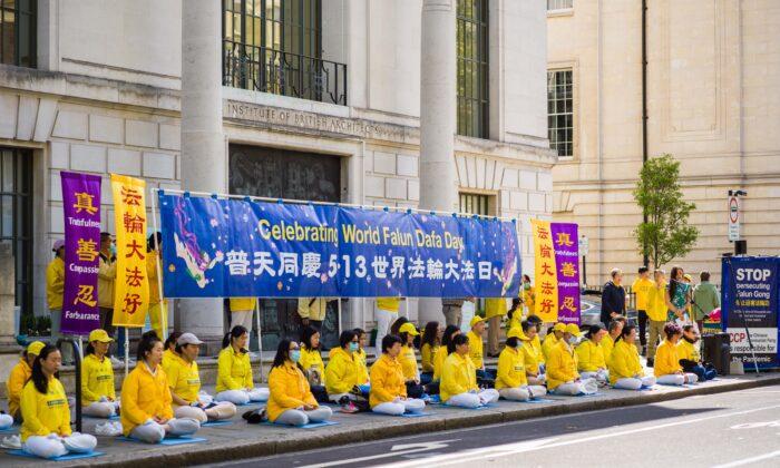 UK Falun Gong Practitioners Celebrate World Falun Dafa Day
