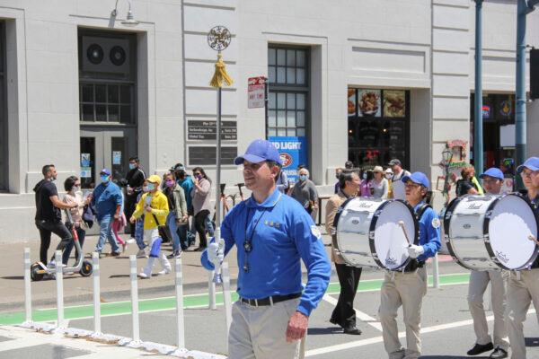 Abraham Thompson conducts the Tian Guo Marching Band in a parade to celebrate World Falun Dafa Day in San Francisco on May 8, 2021. (David Lam/The Epoch Times)