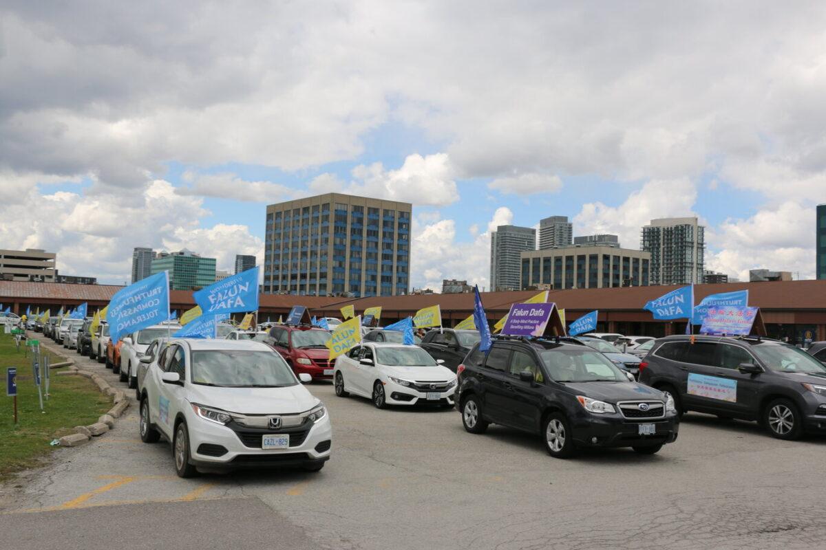 Over a hundred vehicles drive across Greater Toronto in a car parade to celebrate the 29th anniversary of the introduction of Falun Dafa, in Toronto, Canada, on May 8, 2021. (Andrew Chen/The Epoch Times)