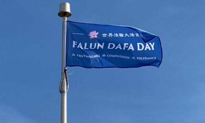 Cities in Canada Raise ‘Falun Dafa Day’ Flags Ahead of World Falun Dafa Day